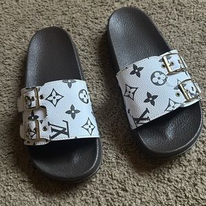 NWOT - LV Slides